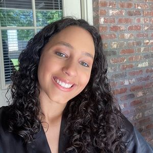 Meet your Posher, Alexis